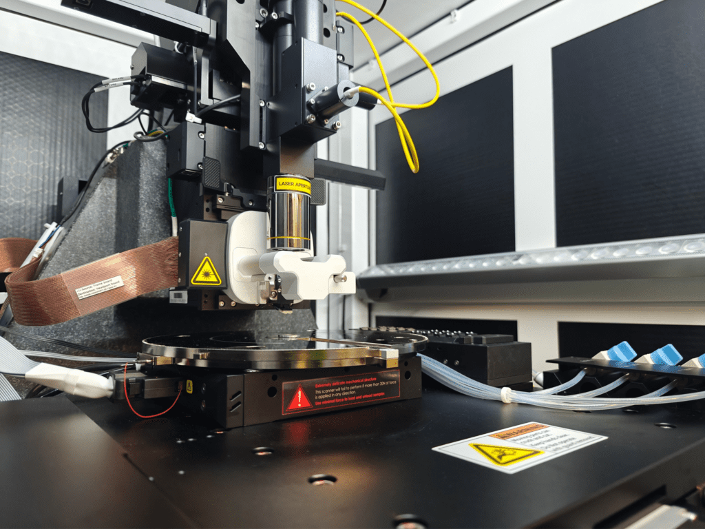 VSL werkt binnen het DINAMO-project aan digitale en herleidbare meetprocessen voor dimensionele nanometrologie, met innovatieve virtuele kalibratiestandaarden.